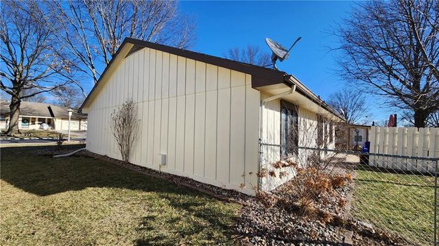 8211 E 189th Street, Belton, MO 64012