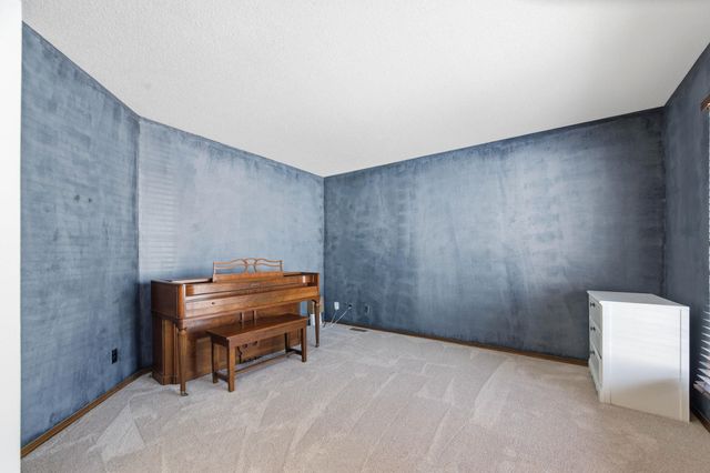 2629 N Beacon Hill Ct, Wichita, KS 67220