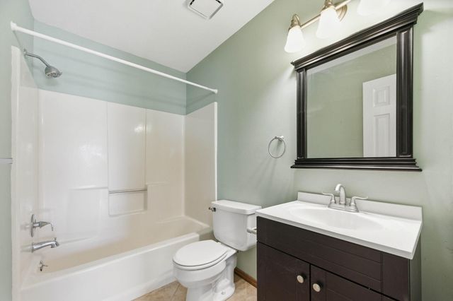 2629 N Beacon Hill Ct, Wichita, KS 67220