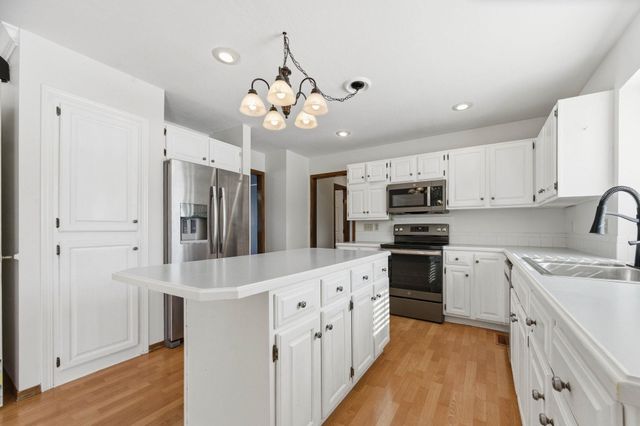 2629 N Beacon Hill Ct, Wichita, KS 67220