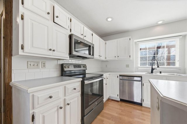 2629 N Beacon Hill Ct, Wichita, KS 67220