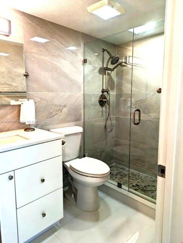 9300 N Hollybrook Lake Dr 303, Pembroke Pines, FL 33025