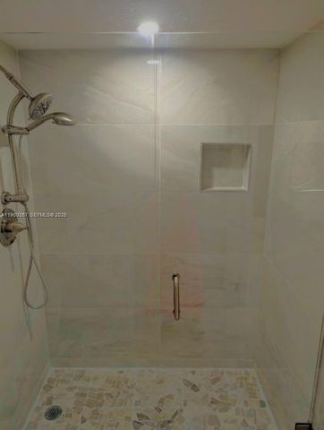 9300 N Hollybrook Lake Dr 303, Pembroke Pines, FL 33025