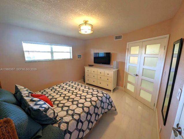 9300 N Hollybrook Lake Dr 303, Pembroke Pines, FL 33025