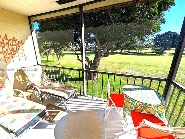 9300 N Hollybrook Lake Dr 303, Pembroke Pines, FL 33025