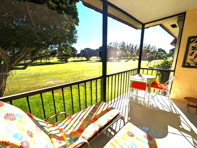 9300 N Hollybrook Lake Dr 303, Pembroke Pines, FL 33025