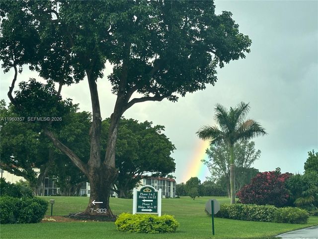 9300 N Hollybrook Lake Dr 303, Pembroke Pines, FL 33025