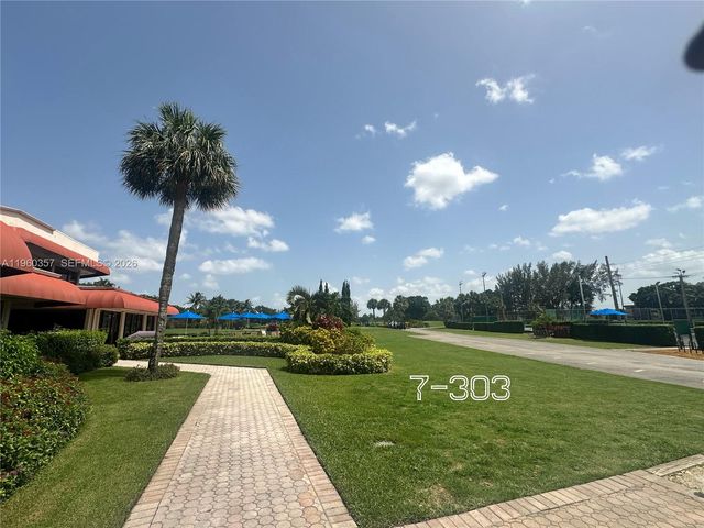 9300 N Hollybrook Lake Dr 303, Pembroke Pines, FL 33025