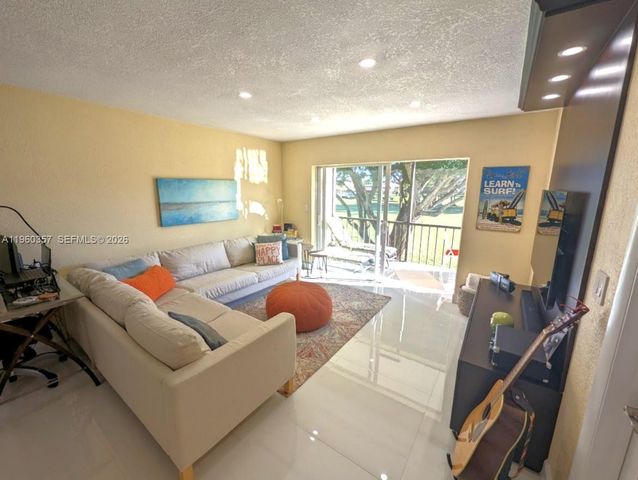 9300 N Hollybrook Lake Dr 303, Pembroke Pines, FL 33025