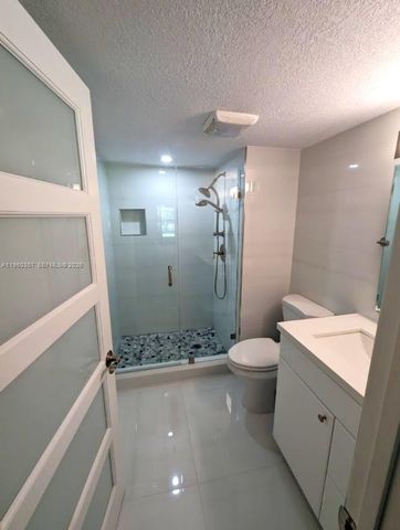 9300 N Hollybrook Lake Dr 303, Pembroke Pines, FL 33025