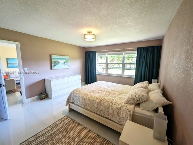 9300 N Hollybrook Lake Dr 303, Pembroke Pines, FL 33025