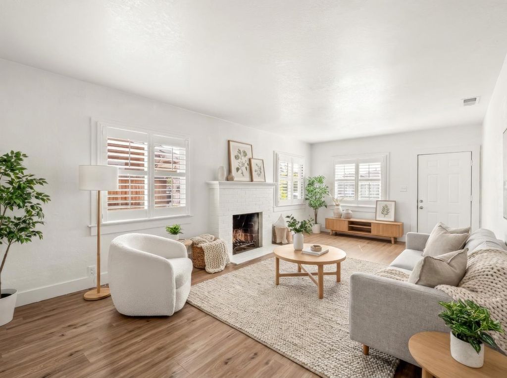 Image 1 of property listing at 736 N Farris Avenue, Fresno, CA 93728