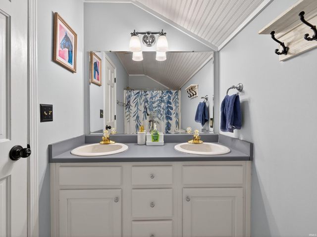 10528 Foxtrot Court, Fort Wayne, IN 46814