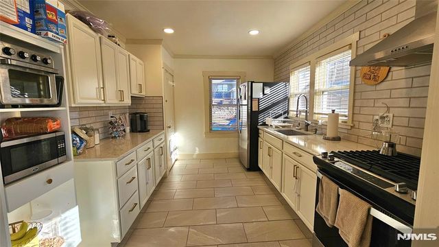 421 Lincoln Avenue, Pompton Lakes, NJ 07442