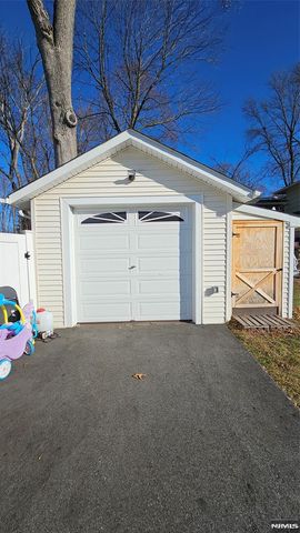 421 Lincoln Avenue, Pompton Lakes, NJ 07442