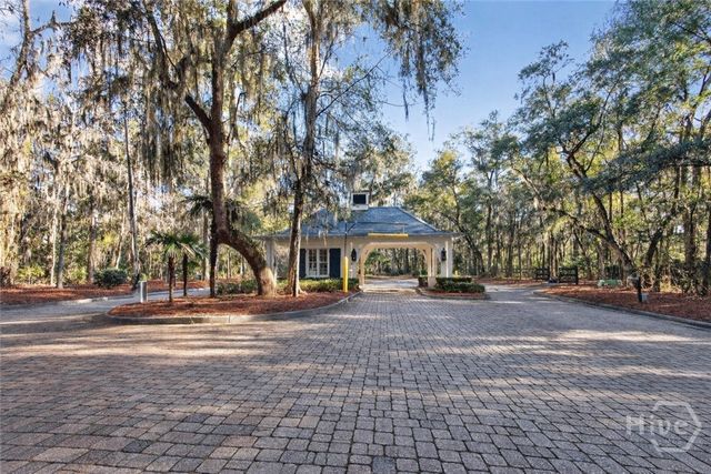 78 Linkside Lake Drive, Richmond Hill, GA 31324