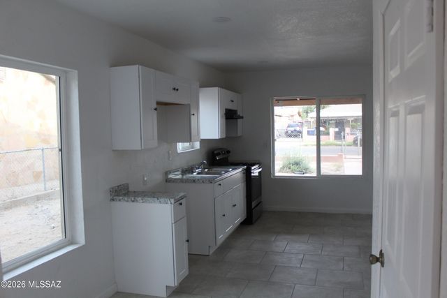 132 W 32nd Street, Tucson, AZ 85713