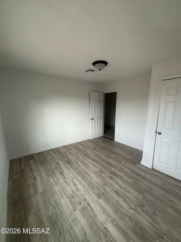 132 W 32nd Street, Tucson, AZ 85713