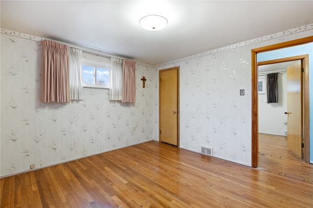 34 Sterling Dr, Robinson Twp, PA 15108