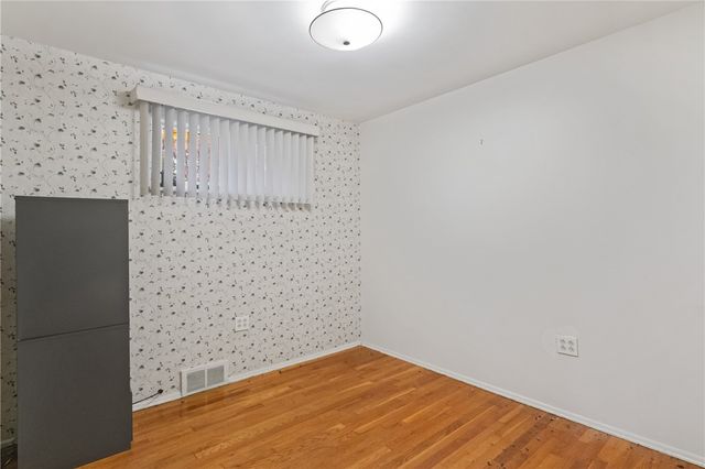 34 Sterling Dr, Robinson Twp, PA 15108