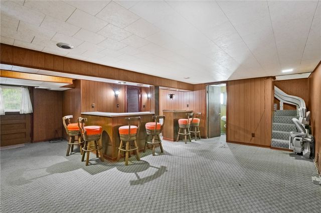 34 Sterling Dr, Robinson Twp, PA 15108