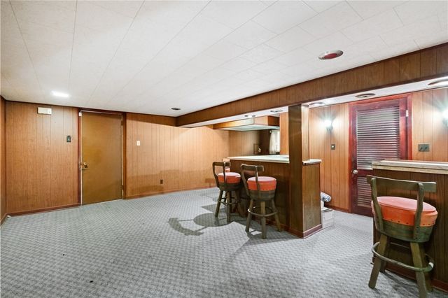 34 Sterling Dr, Robinson Twp, PA 15108