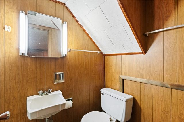 34 Sterling Dr, Robinson Twp, PA 15108