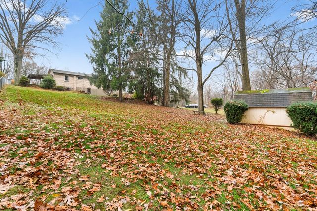 34 Sterling Dr, Robinson Twp, PA 15108