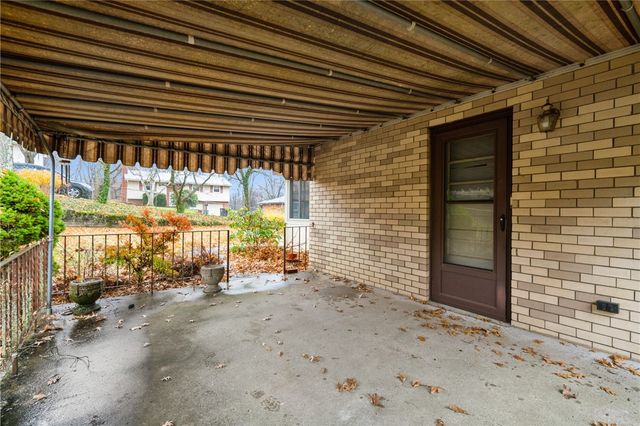 34 Sterling Dr, Robinson Twp, PA 15108