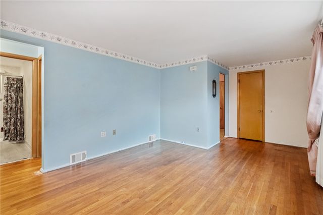 34 Sterling Dr, Robinson Twp, PA 15108