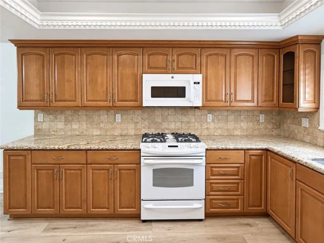 21821 Burbank Boulevard 138, Woodland Hills, CA 91367