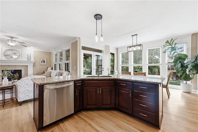 6190 N Nevada Avenue, Parkville, MO 64152