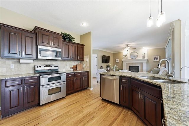 6190 N Nevada Avenue, Parkville, MO 64152