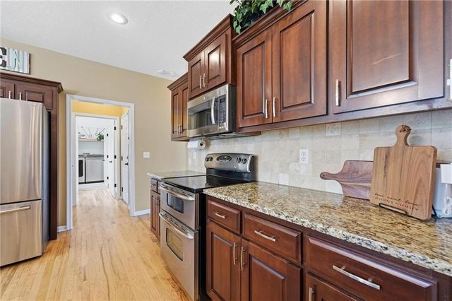 6190 N Nevada Avenue, Parkville, MO 64152