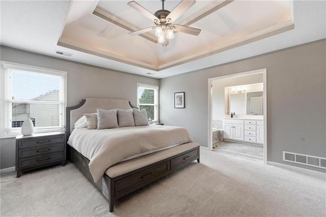 6190 N Nevada Avenue, Parkville, MO 64152