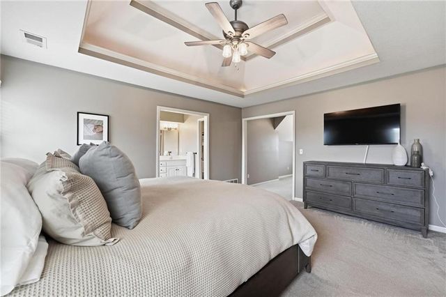 6190 N Nevada Avenue, Parkville, MO 64152