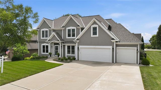 6190 N Nevada Avenue, Parkville, MO 64152
