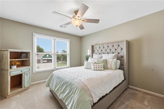 6190 N Nevada Avenue, Parkville, MO 64152