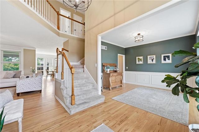 6190 N Nevada Avenue, Parkville, MO 64152