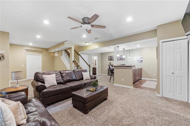 6190 N Nevada Avenue, Parkville, MO 64152