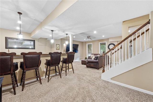 6190 N Nevada Avenue, Parkville, MO 64152