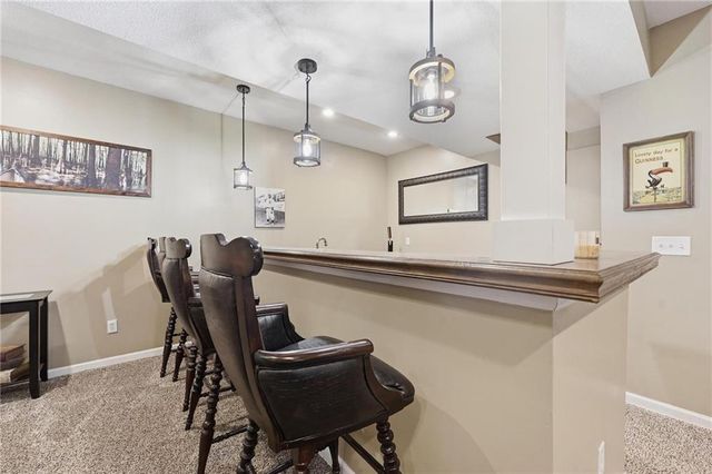 6190 N Nevada Avenue, Parkville, MO 64152