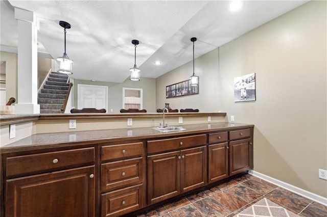 6190 N Nevada Avenue, Parkville, MO 64152