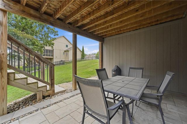 6190 N Nevada Avenue, Parkville, MO 64152