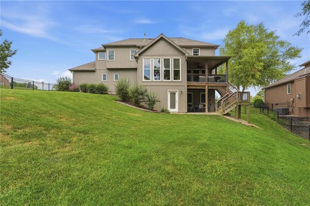 6190 N Nevada Avenue, Parkville, MO 64152