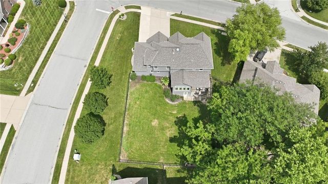 6190 N Nevada Avenue, Parkville, MO 64152
