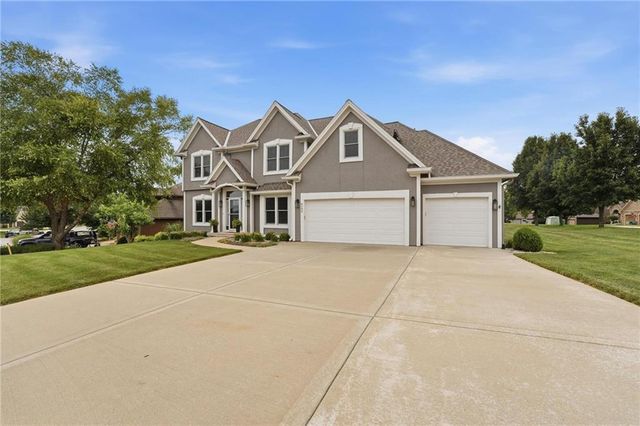 6190 N Nevada Avenue, Parkville, MO 64152