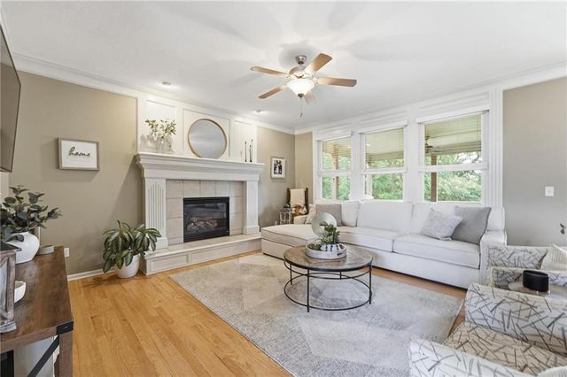 6190 N Nevada Avenue, Parkville, MO 64152