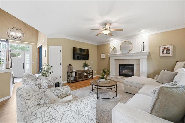 6190 N Nevada Avenue, Parkville, MO 64152