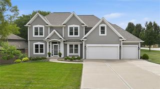 6190 N Nevada Avenue, Parkville, MO 64152
